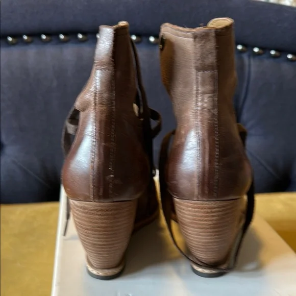 Brown Women's Shoes - Picture 4 of 8